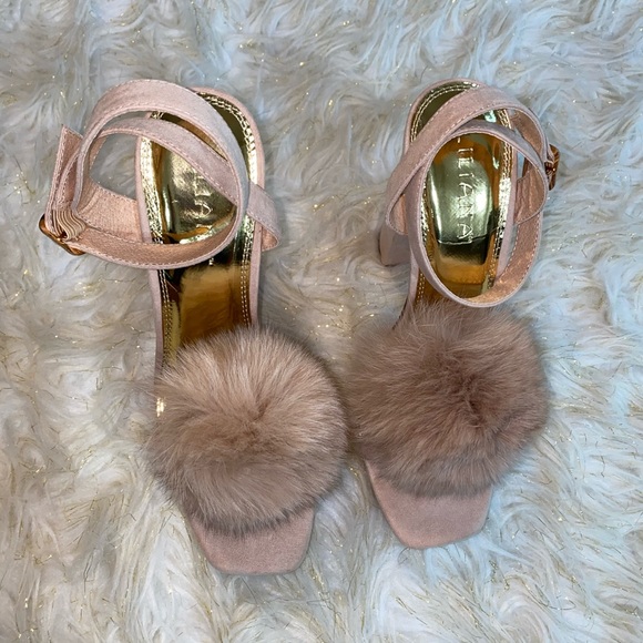 Tan heels with cute furry pom - Picture 2 of 6